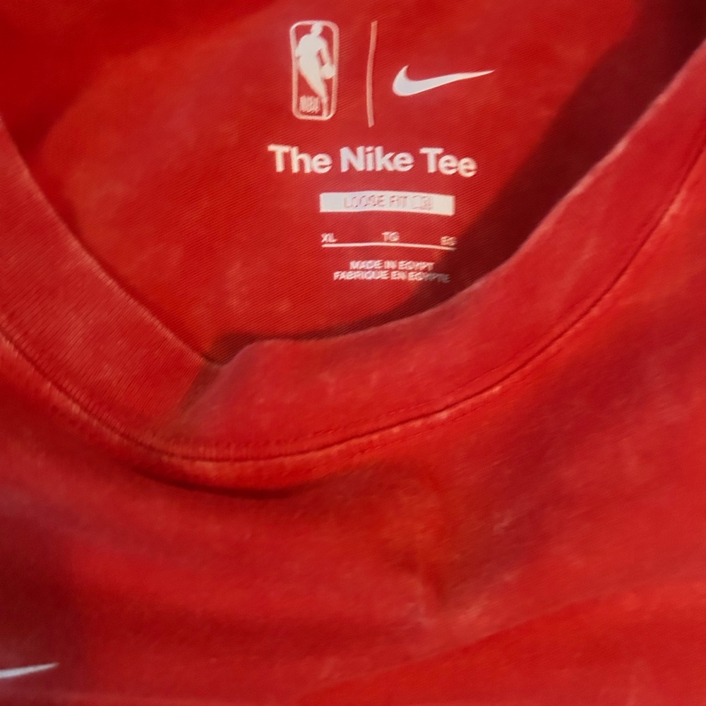 Miami Heat Courtside City Edition
Men's Nike NBA Men’s Long-Sleeve T-Shirt XL - Picture 8 of 13